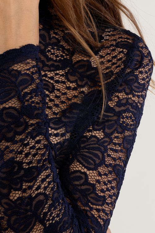 Sous-pull en dentelle