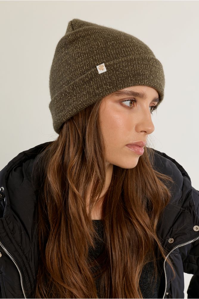 Iridescent beanie, knit