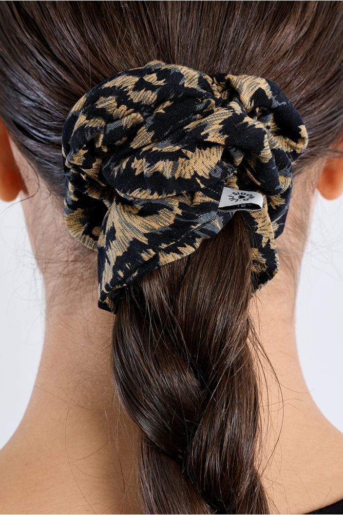 Black Hunan Scrunchie
