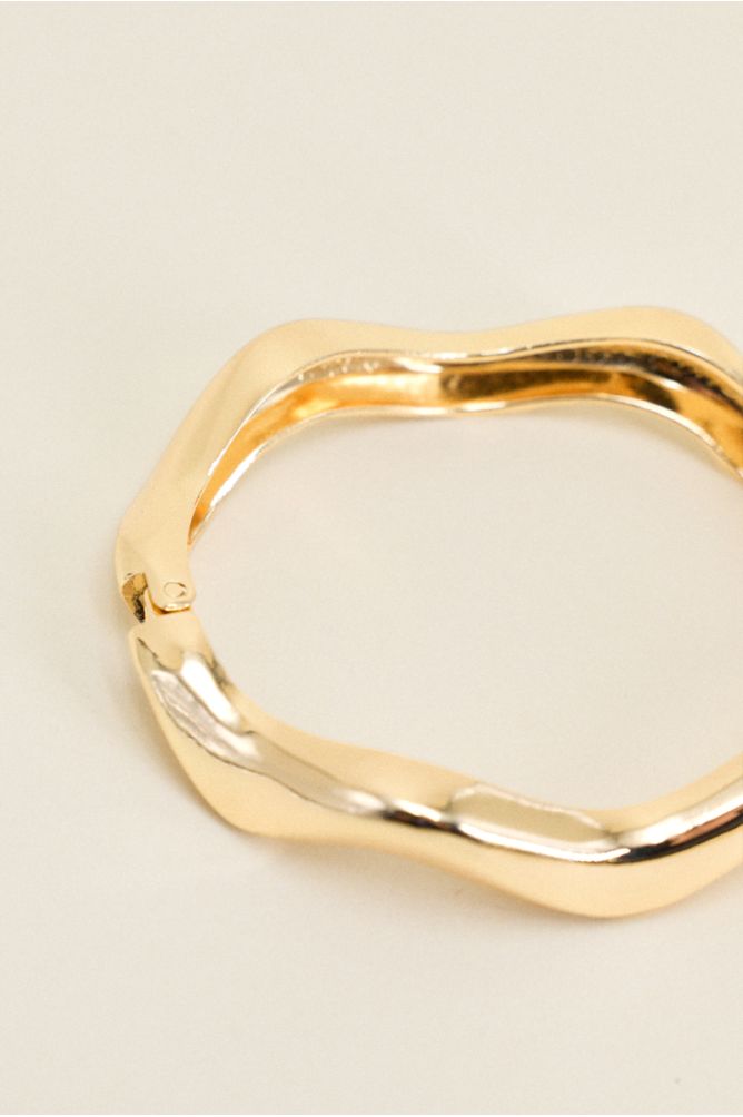 GOLDEN WAVE