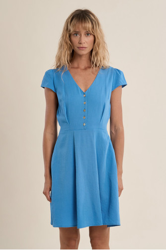 Robe courte, cintrée