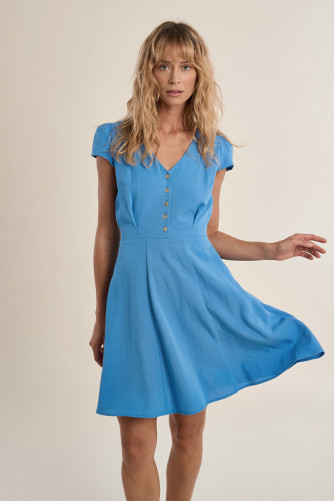 Robe courte, cintrée