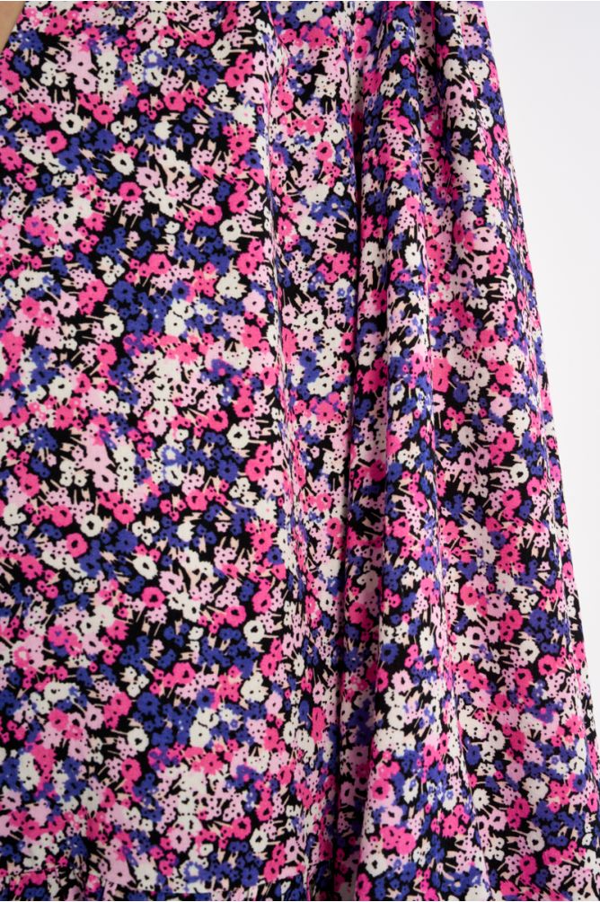 Vestido con estampado y volantes