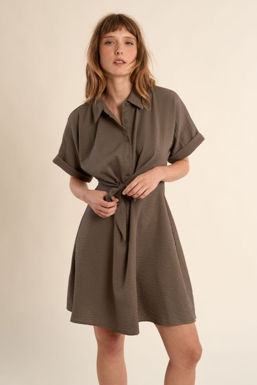 Robe courte, nouable à la taille