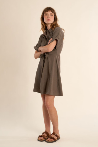 Robe courte, nouable à la taille