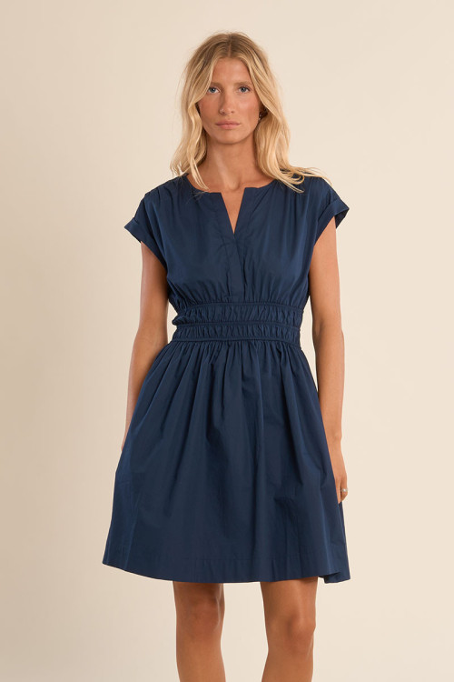 Robe courte en coton, taille smockée