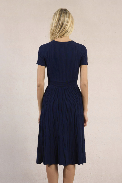 Long knitted dress, belted