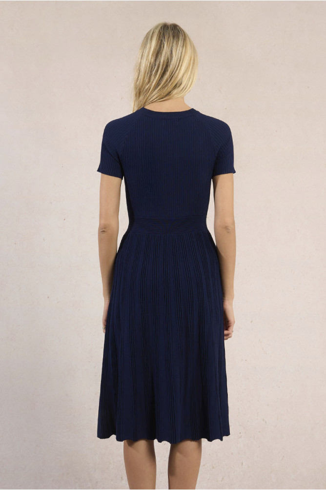 Long knitted dress, belted