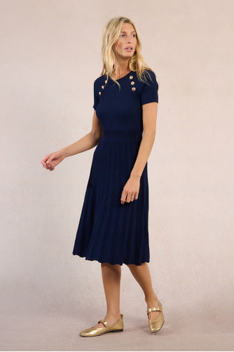 Long knitted dress, belted