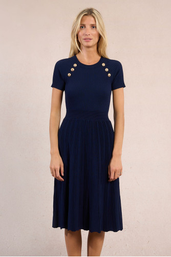 Long knitted dress, belted