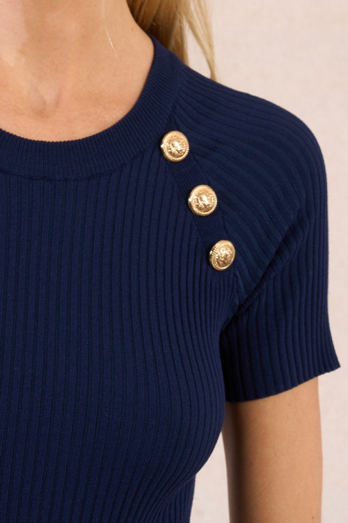 Long knitted dress, belted