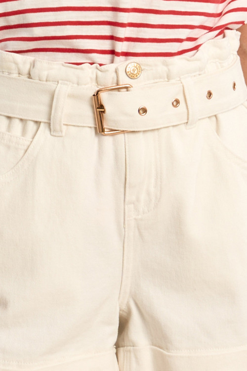 High-waisted shorts, paperbag