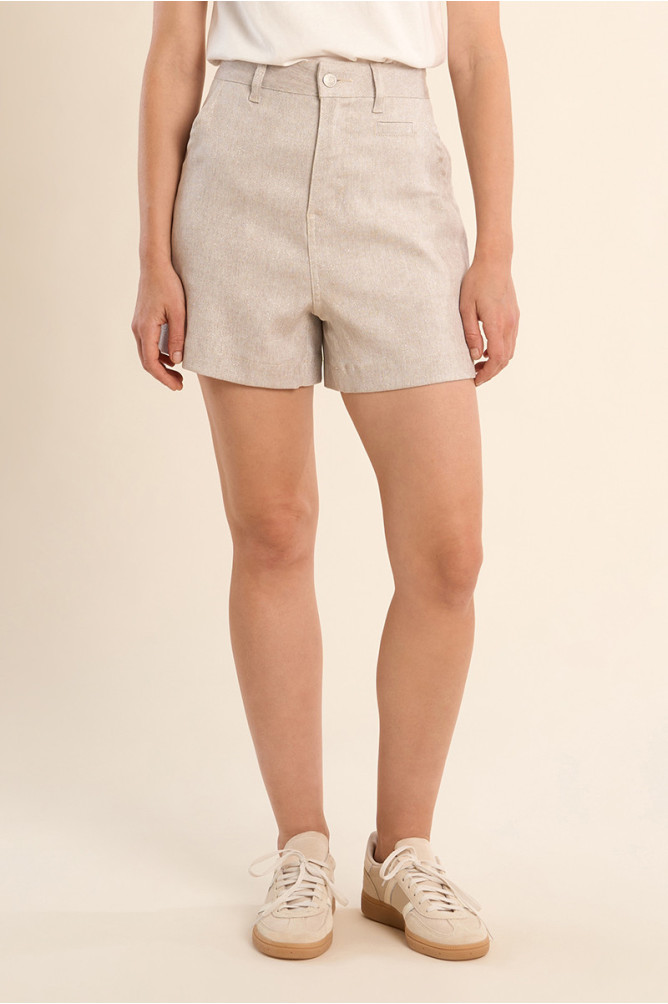 Short de mujer corto, tiro alto.