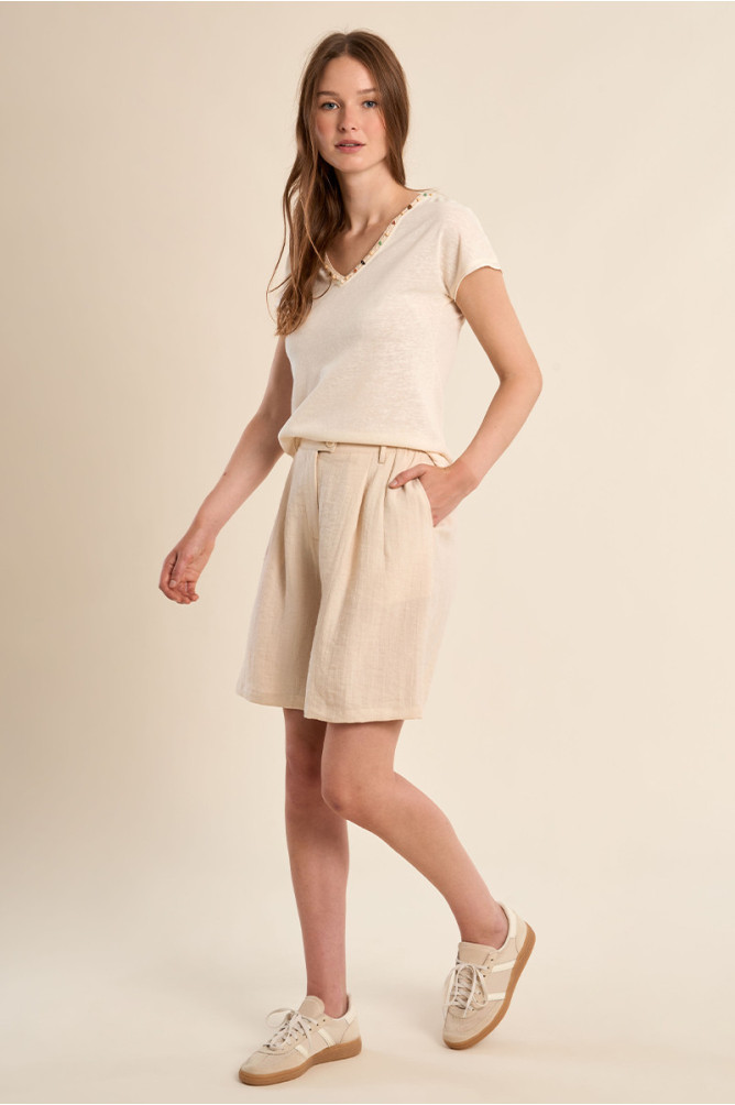 Short de mujer recto, detalle pinzas.