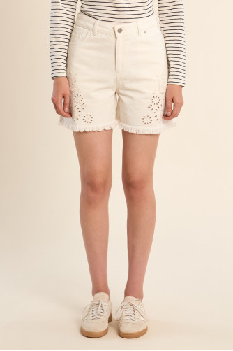 Short denim, détails broderie anglaise