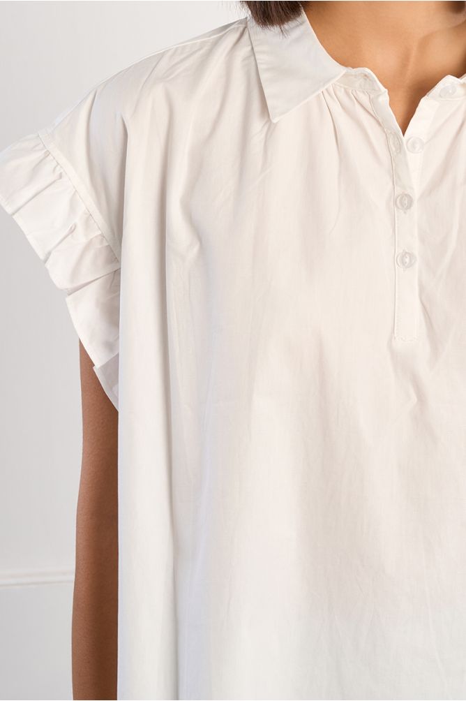 Top de mujer de manga corta, asimétrico, con volantes.