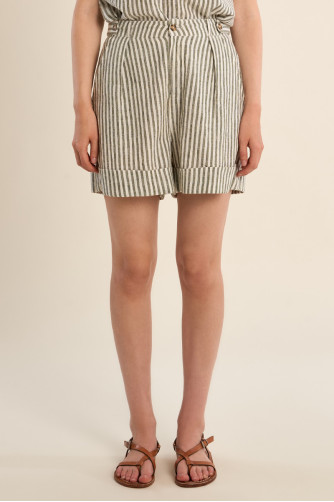 Short de mujer corto, estampado rayas.