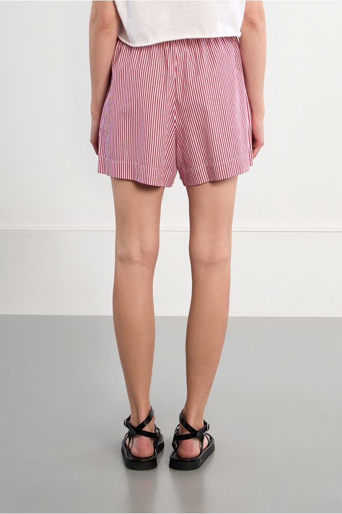 Short de mujer corto, estampado rayas.