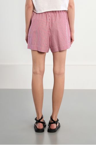 Short de mujer corto, estampado rayas.