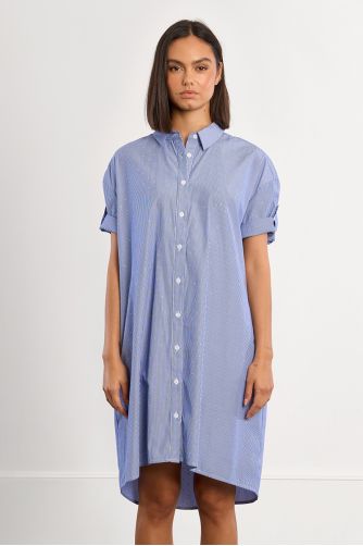 Vestido camisero, de manga corta, estampado rayas y abalorios.