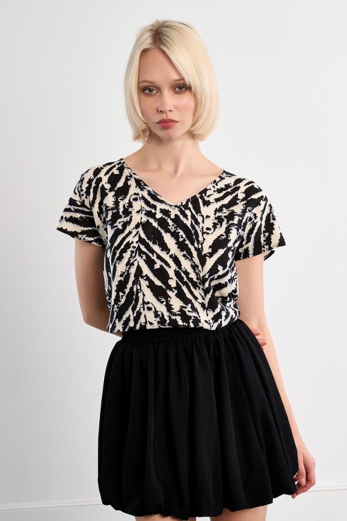 Top de mujer de manga corta, con estampado.