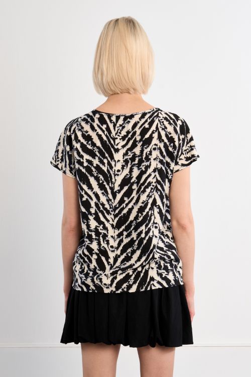 Top de mujer de manga corta, con estampado.