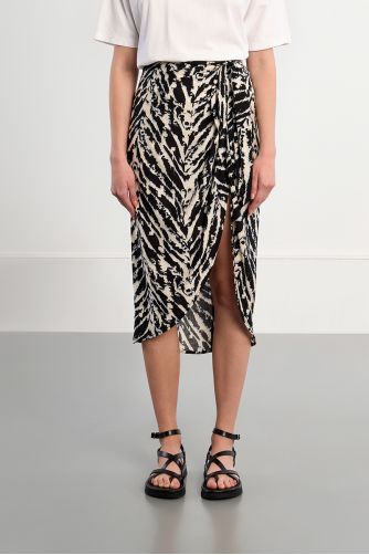 Falda midi, asimétrica, estampado rayas.