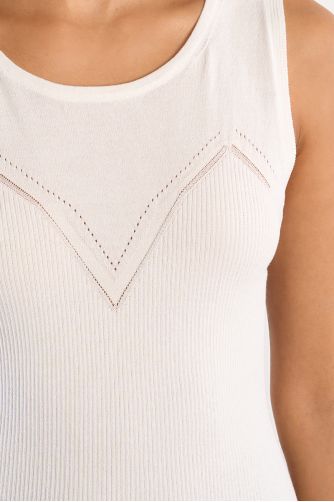 Top de mujer sin manga, en tejido de punto, ajustado.