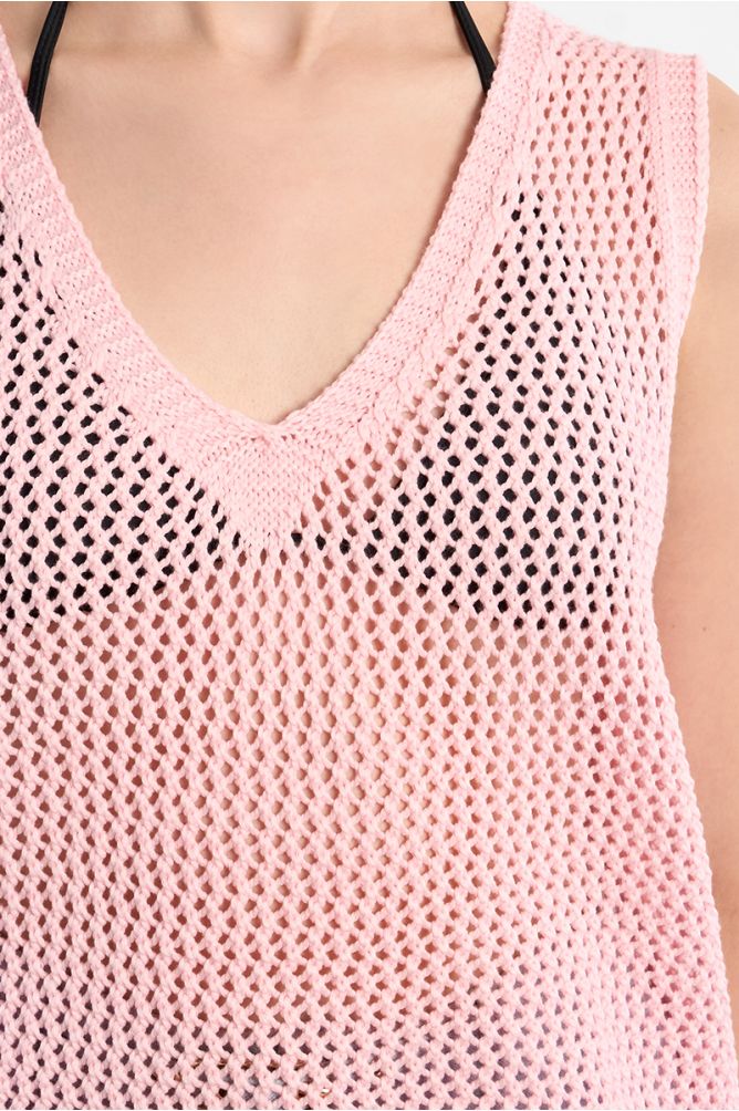 Sleeveless knitted sweater