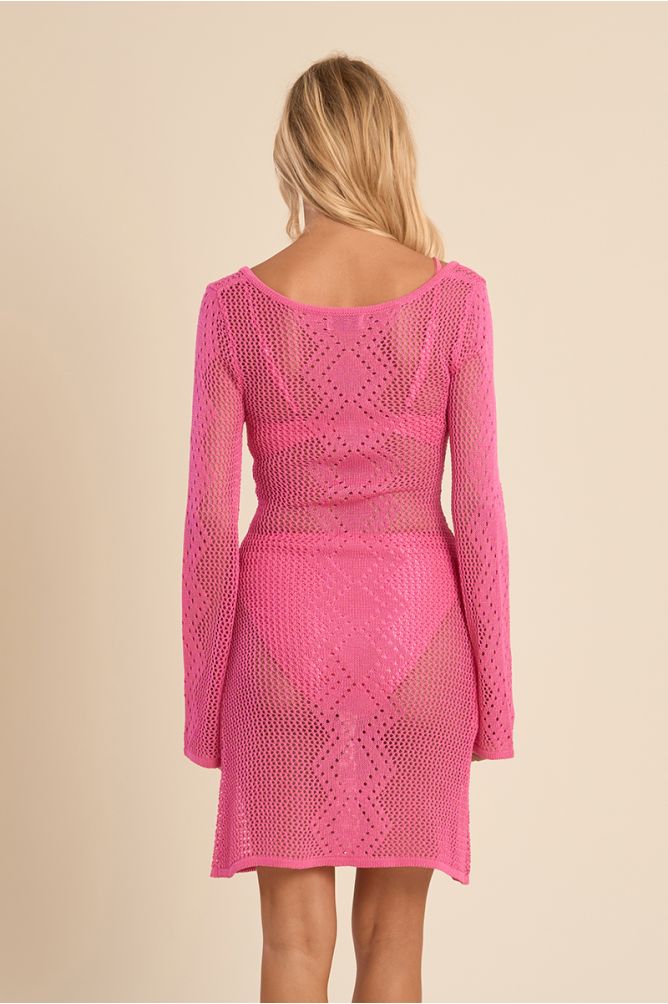 Vestido ajustado, de manga larga, crochet.