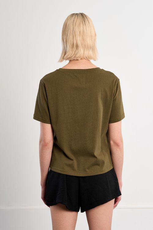 Camiseta de mujer de manga corta, detalle corazones.