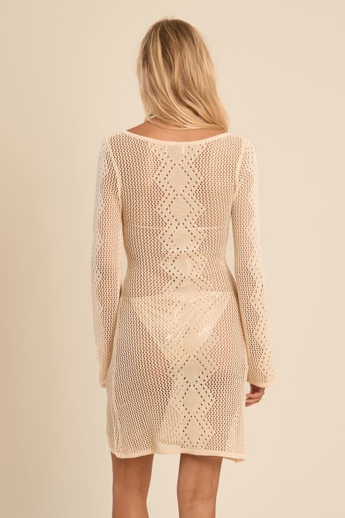 Vestido ajustado, de manga larga, crochet.