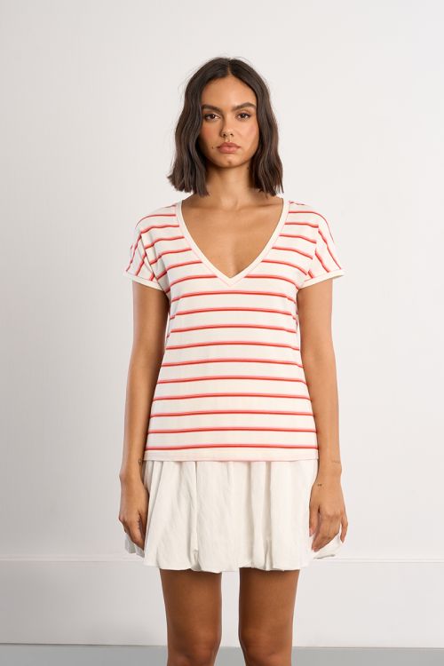 T-shirt à rayures rouges