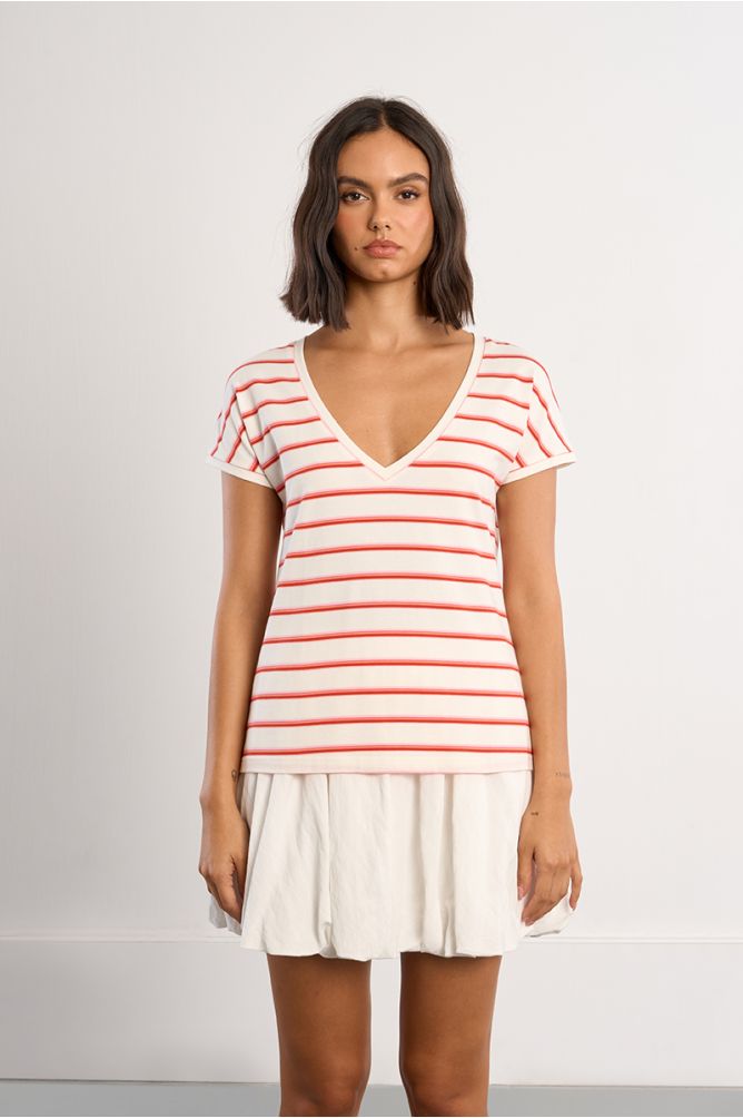T-shirt à rayures rouges