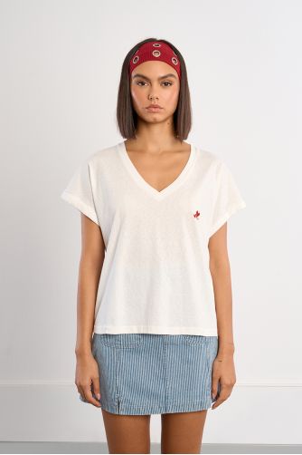 T-shirt basique avec broderies cœurs