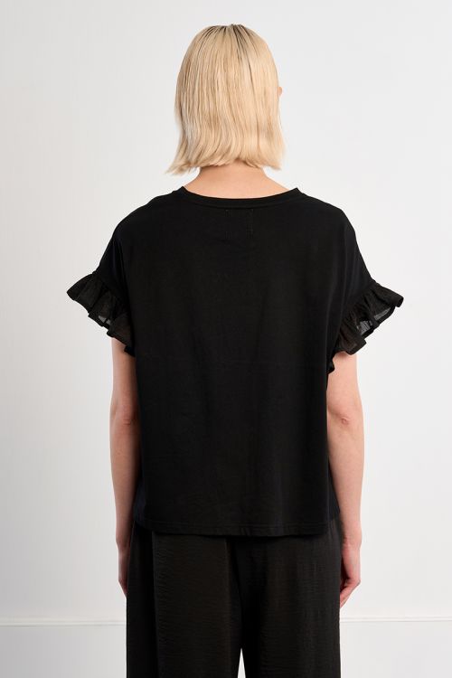 Casual T-shirt with ruffled sleeves