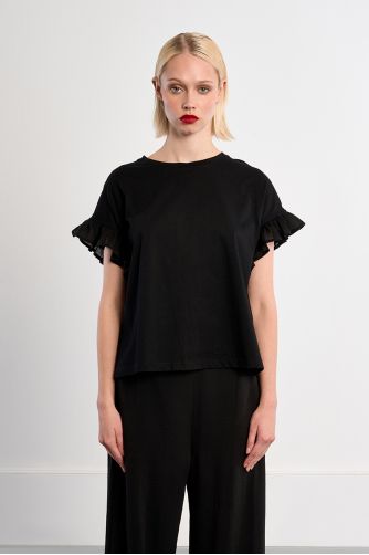 Camiseta de mujer de manga corta, con volantes.