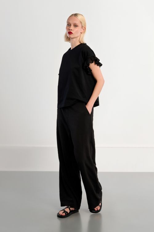 Casual T-shirt with ruffled sleeves