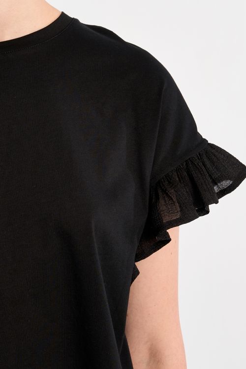 Camiseta de mujer de manga corta, con volantes.