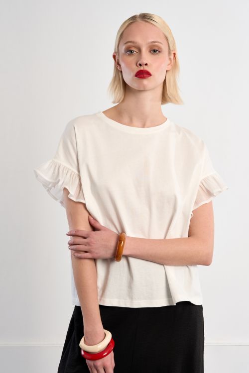 Casual T-shirt with ruffled sleeves