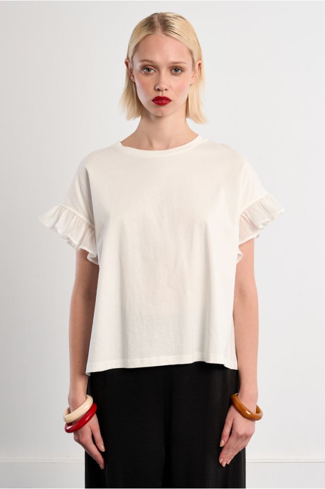 Camiseta de mujer de manga corta, con volantes.