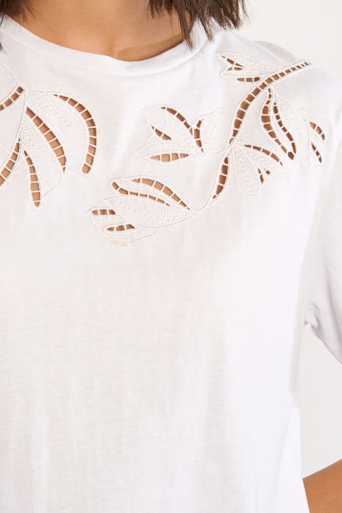 Camiseta de mujer de manga corta, detalle flores.