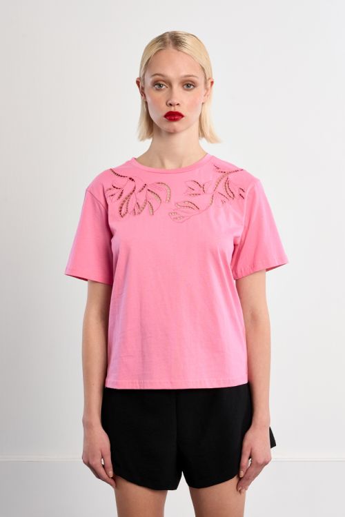 Camiseta de mujer de manga corta, detalle flores.
