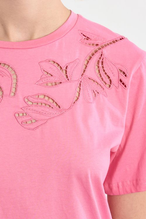 Camiseta de mujer de manga corta, detalle flores.