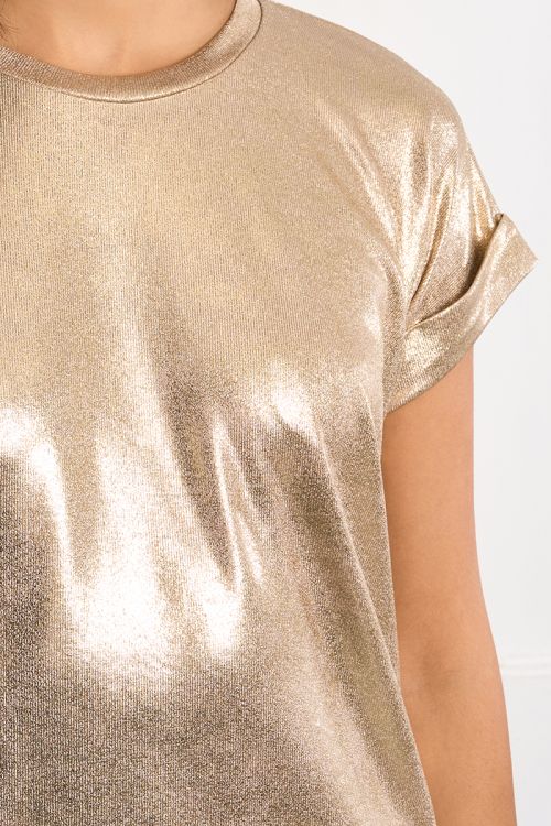 Camiseta demujer de manga corta, en tejido dorado.