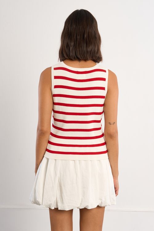 Top de mujer de manga sisa, con estampado.