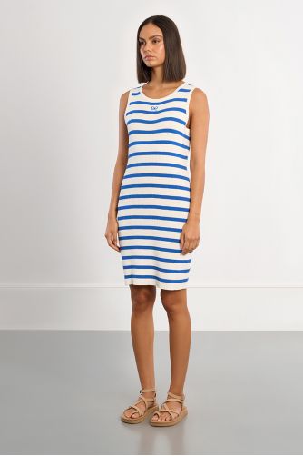 Vestido de manga sisa, estampado rayas.