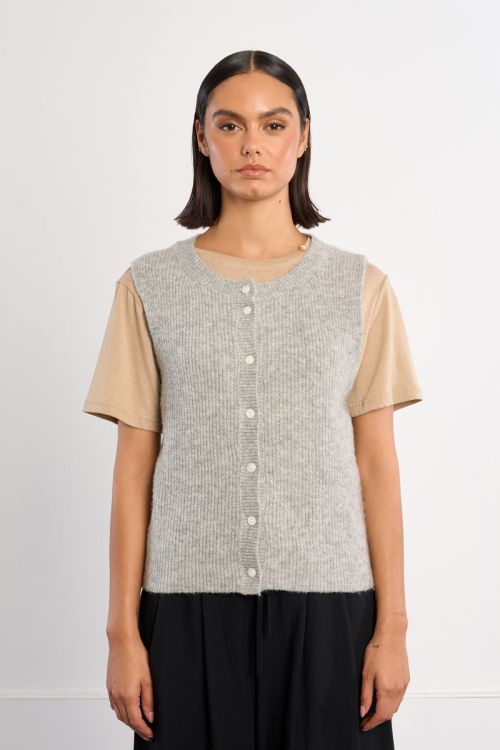 Gilet sans manches, boutonné
