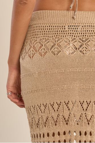 Falda larga, de crochet.