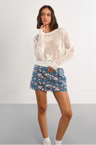 Fine knit sweater with floral details